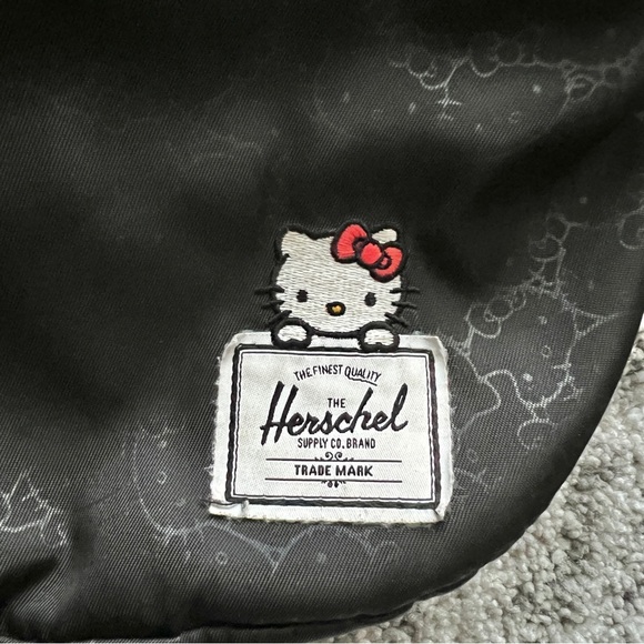 Herschel x Hello Kitty Fifteen Hip Pack - Picture 6 of 8